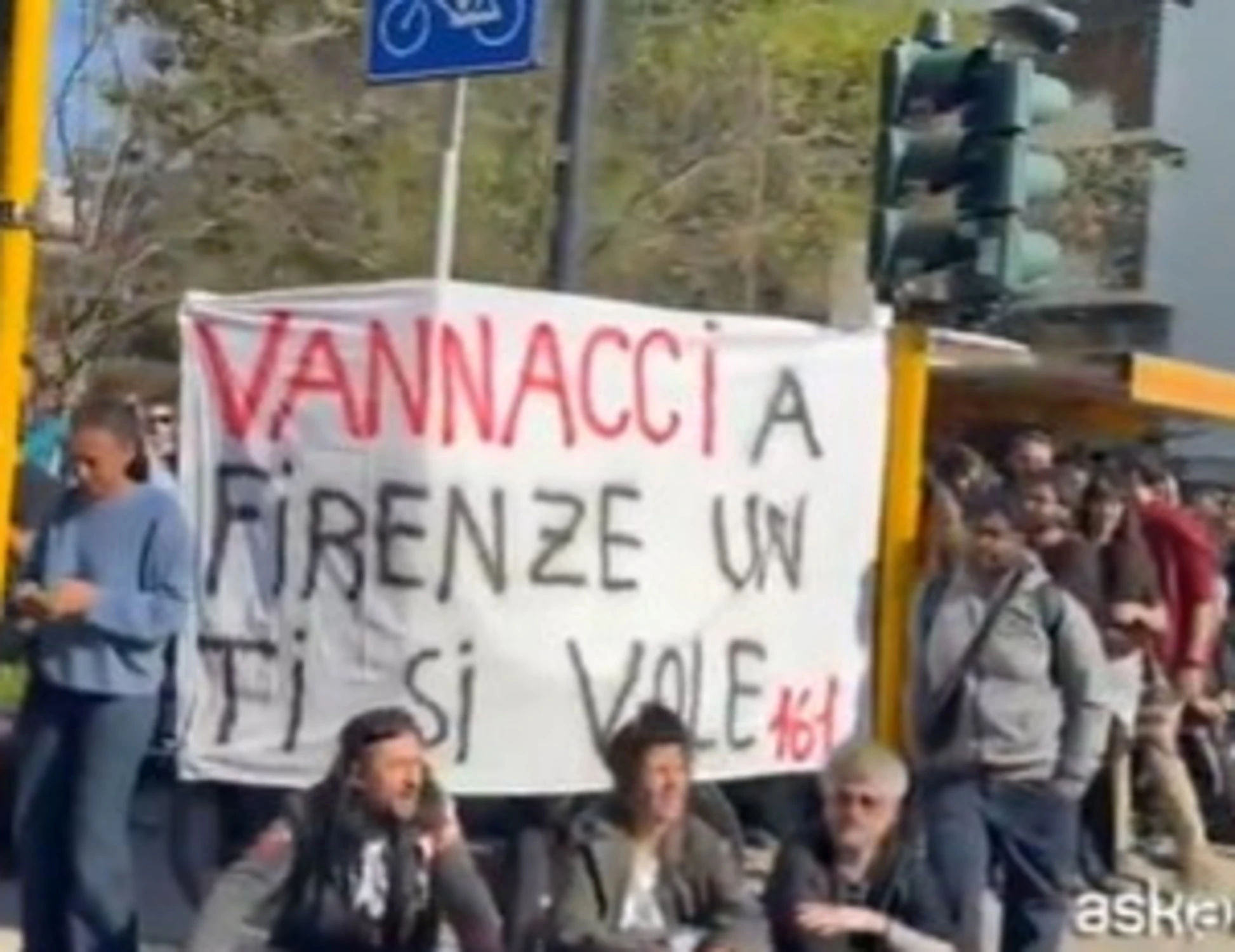 Vannacci, Pd e Avs protestano in strada a Firenze: clamoroso, come vengono puniti