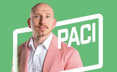 Chieti, il candidato sindaco Pd fa campagna su PornHub: 