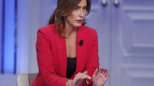 La Boschi da Vespa irride Calenda: "Di Re ce n'è uno solo"