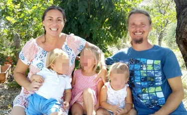 Famiglia nel bosco, la mamma e la "bronchite" della figlia: tensioni in comunità