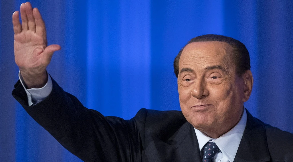 Silvio Berlusconi, il leader di Forza Italia torna a casa: lascia il San Raffaele dopo dieci giorni