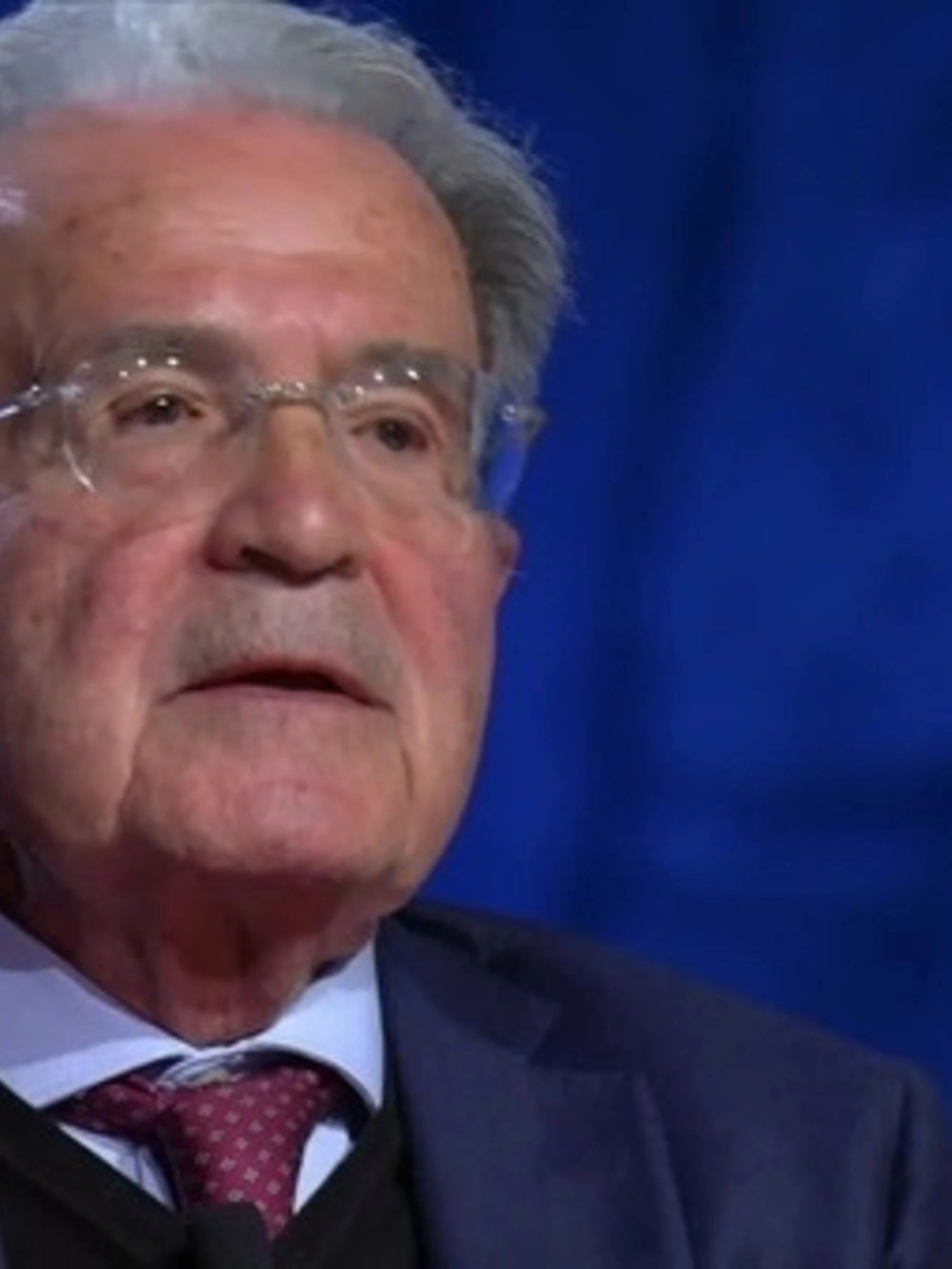 PiazzaPulita, rivolta contro Prodi e Formigli: "Vergogna, sdraiato"