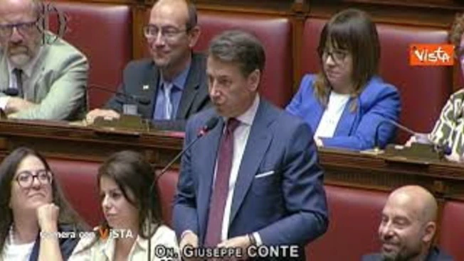 'Atteggiamenti infantili' su Camera con Vista su La7 di Alexander jakhnagiev