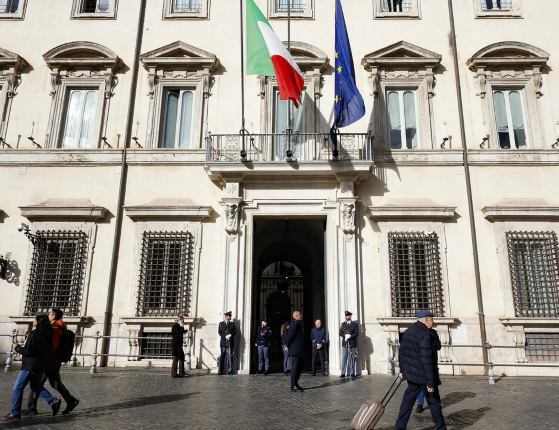 Dl Milleproroghe, la bozza: dallo scudo penale per i medici alle multe, tutte le misure