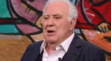 Santoro, fango contro Salvini: "Quando vede i migranti diventa un leone affamato"