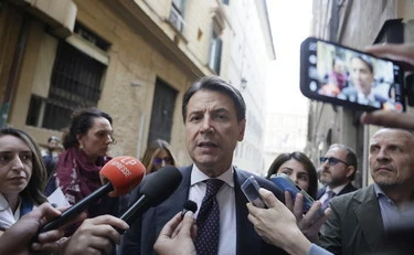 https://media.liberoquotidiano.it/-3hnF_TMcaidgmwXnIT7PVSaTxPsh84wlghBRgA1lwQ/width:800/quality:90/aW1hZ2VzLzIwMjYvMDUvMjMvMTY0NjI3MTA4LTIzZGEyNjJiLTBkNWMtNGNhNi1iYWNjLTAwNGI3OGQ1MGEwNy5qcGc.webp