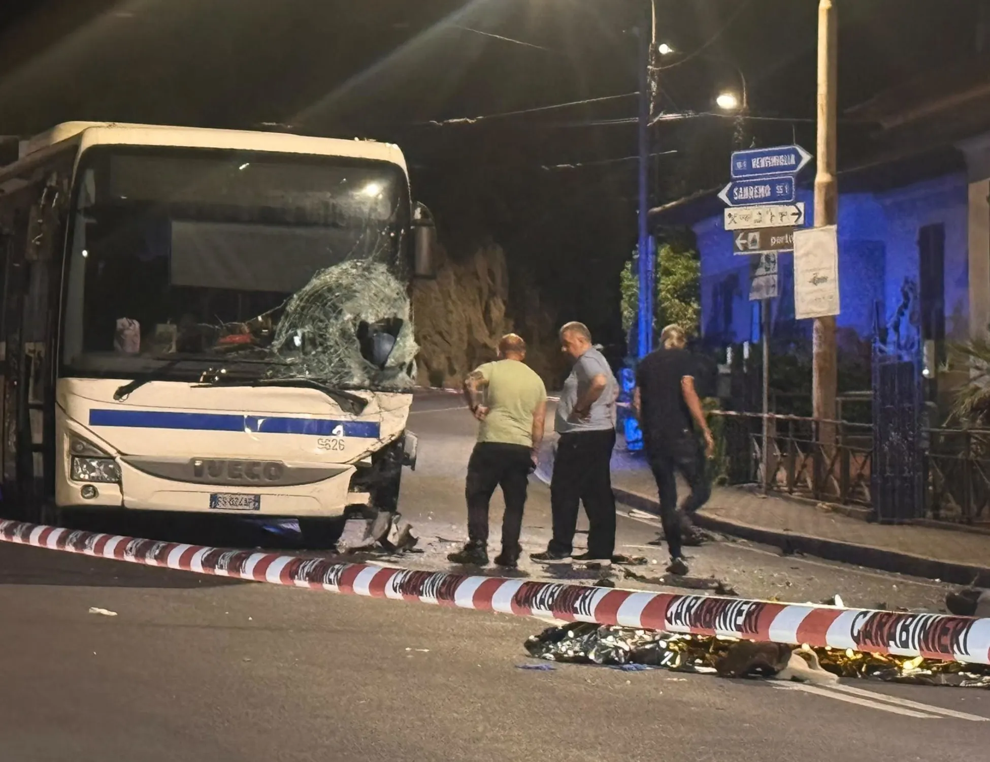 Leggi l'articolo: Scooter contro autobus: morto Tiberio Camurri a Bordighera