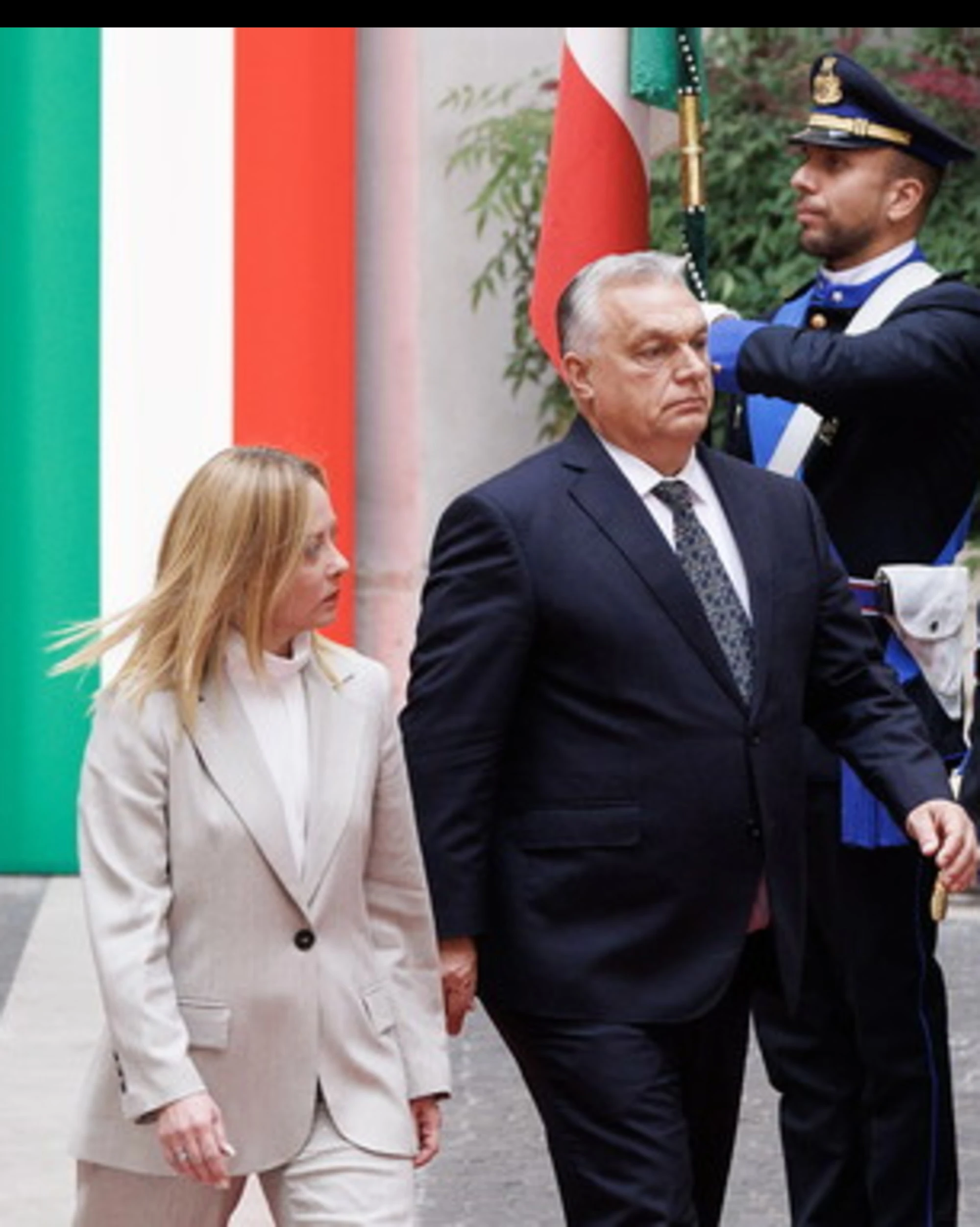 Viktor Orban a Palazzo Chigi, pagliacciata sinistra: come si presenta in piazza Magi