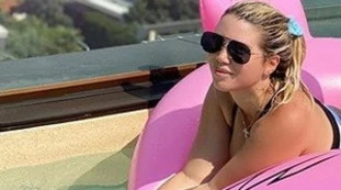 Wanda Nara, perizoma vista San Siro: la foto esagerata con cui sfida la censura