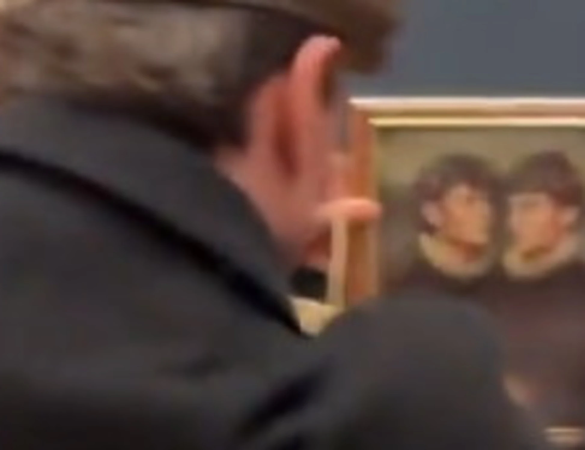 Louvre, altro imbarazzo dopo il furto: occhio ai due tiktoker