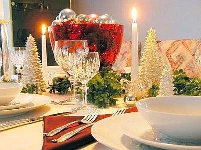 Natale all'insegna della sobrietà, regali enogastronomici e riciclati