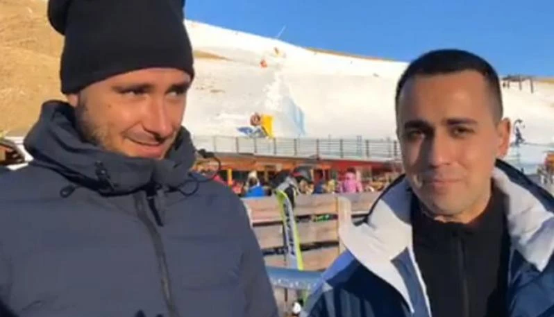 Che tempo che fa, Maurizio Crozza ridicolizza Di Battista e Di Maio: "Uno fa la controfigura e l'altro..."