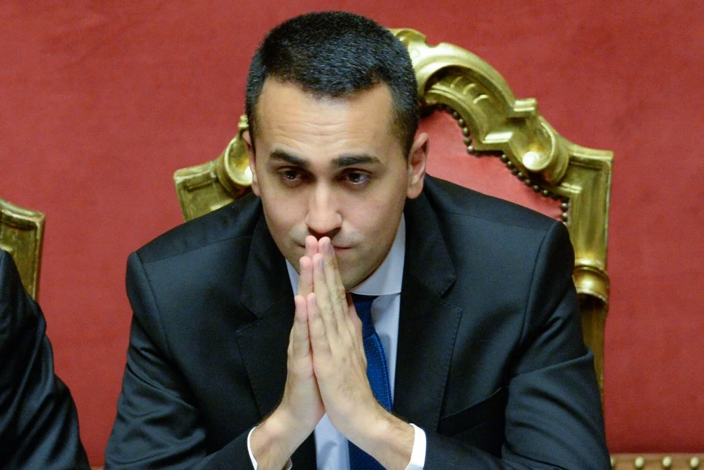 Luigi Di Maio contro Matteo Salvini: "Non può far chiudere tutti i porti"