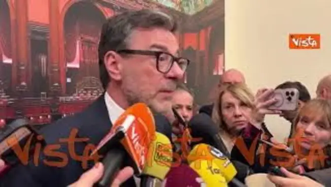Leggi l'articolo: Manovra, Giorgetti: "Mi rammarico anche io del contingentamento dei tempi di discussione"