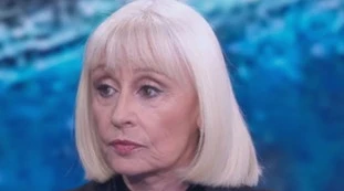 Rai 3, lo sgarro del direttore a Raffaella Carrà: indiscreto, dopo la presentazione dei palinsesti... altissima tensione