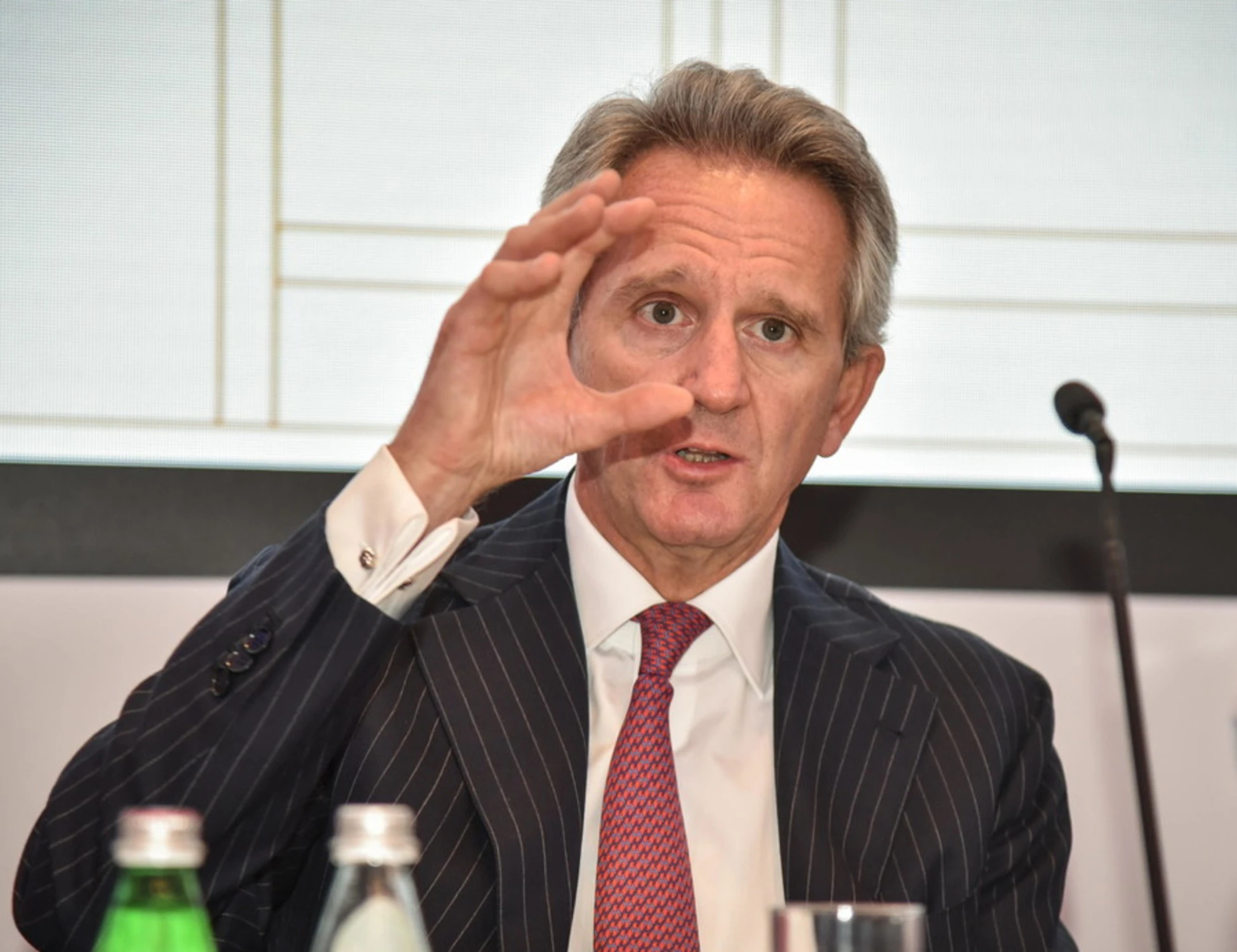 Mediobanca strapazza Generali per resistere alla scalata di Mps
