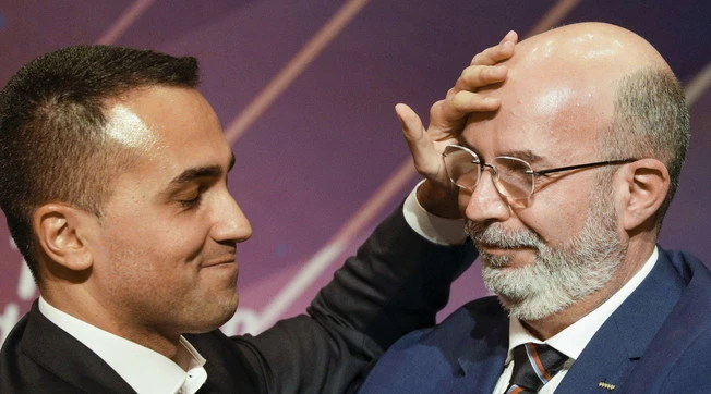 Luigi Di Maio e Grillo dicono no a Sansa candidato in Liguria, Vito Crimi li sfida: "Vai avanti"