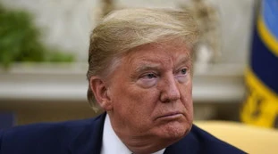Trump "incriminato" per le carte segrete a Mar-a-Lago: "Giorno buio per l'America"