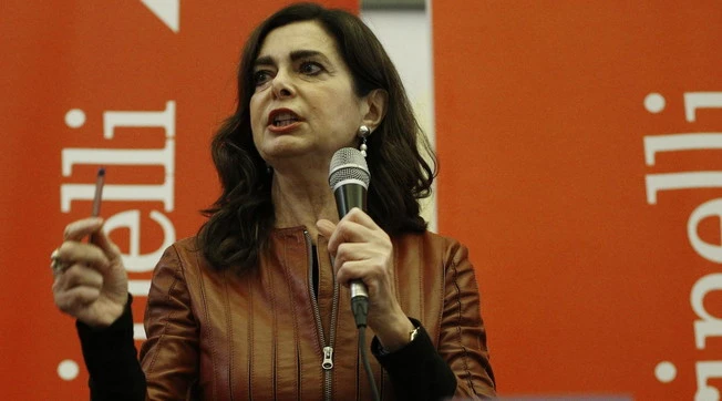 Meloni ridicolizza Boldrini al discorso della fiducia: "Ananas?"