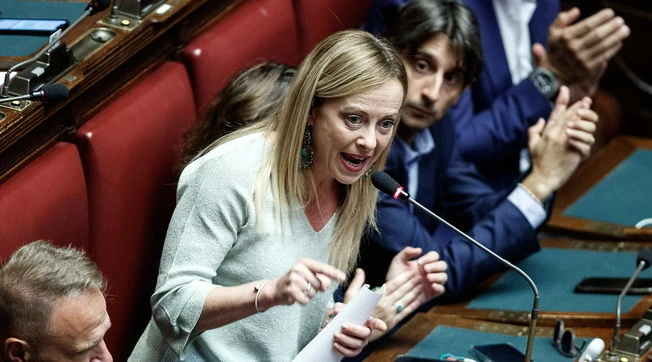 Giorgia Meloni, la sinistra tocca il fondo: "Non ha detto la parola 'fascista'"
