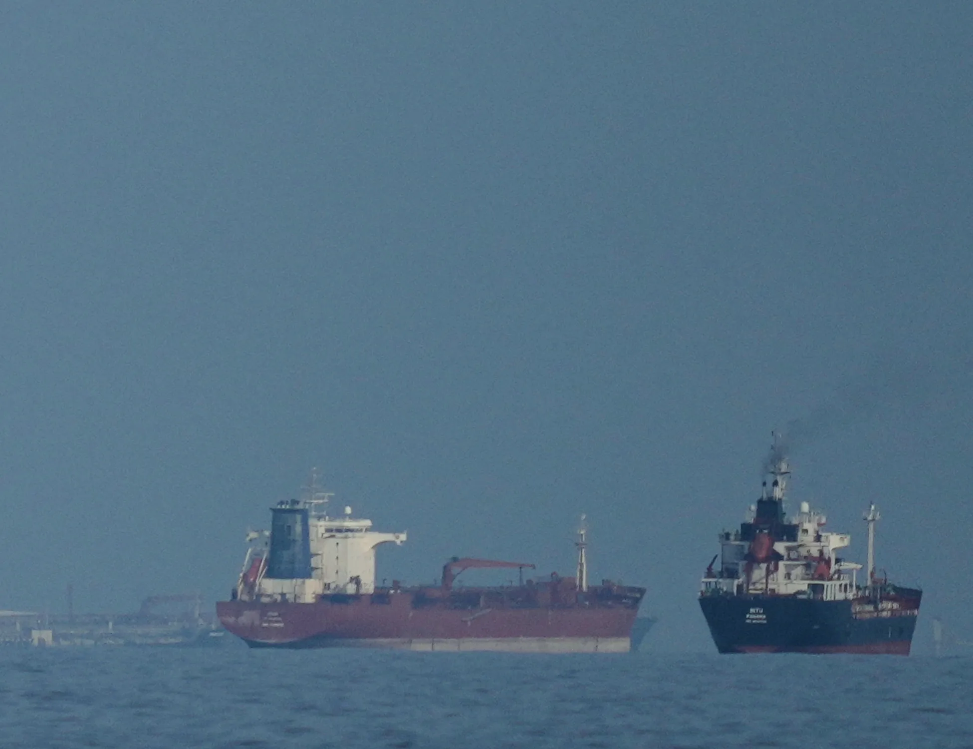 Iran, la giornata di guerra. Blocco navale a Hormuz, ma la la Paya Lebar attraversa lo Stretto