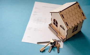 Affitti, mutui e sgravi: piano casa per le famiglie e priorità ai più giovani