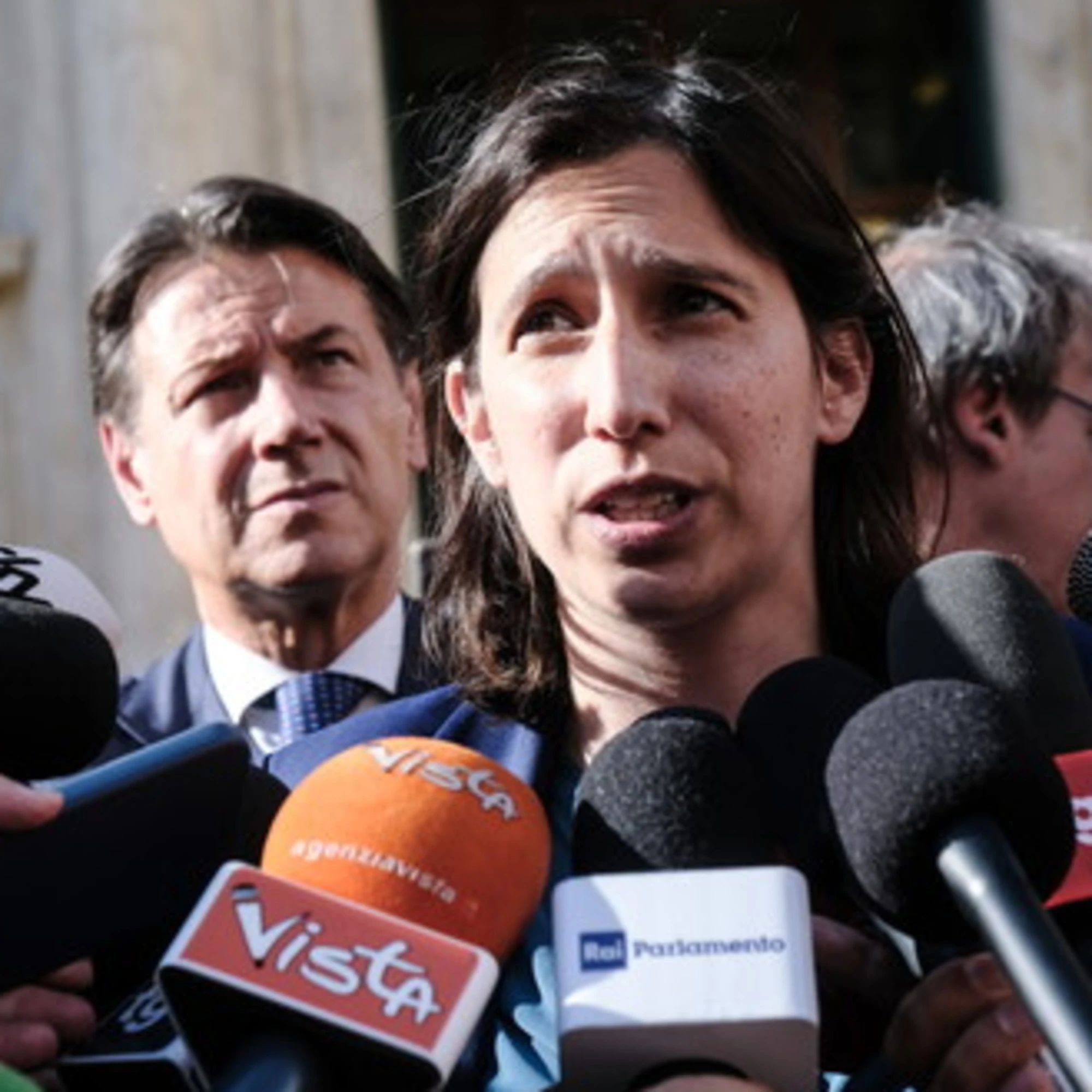 Settimana pari? Piazza Pd. Dispari? M5s: la sinistra vive solo di questo