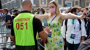 Covid, bollettino 30 ottobre: contagi e ricoveri, lieve peggioramento. Ma la quarta ondata è lontana