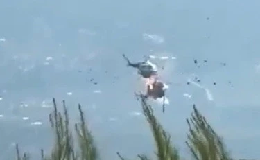 Grecia, due elicotteri antincendio si schiantano in volo: il video della tragedia