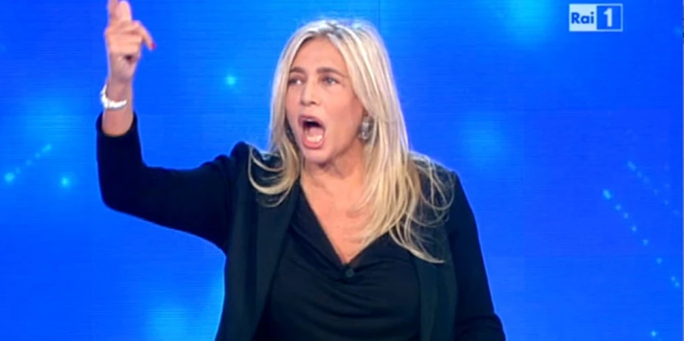 Mara Venier, strepitosa lezione di miss Domenica In ad Asia Argento: "Bastano due pizze in faccia"