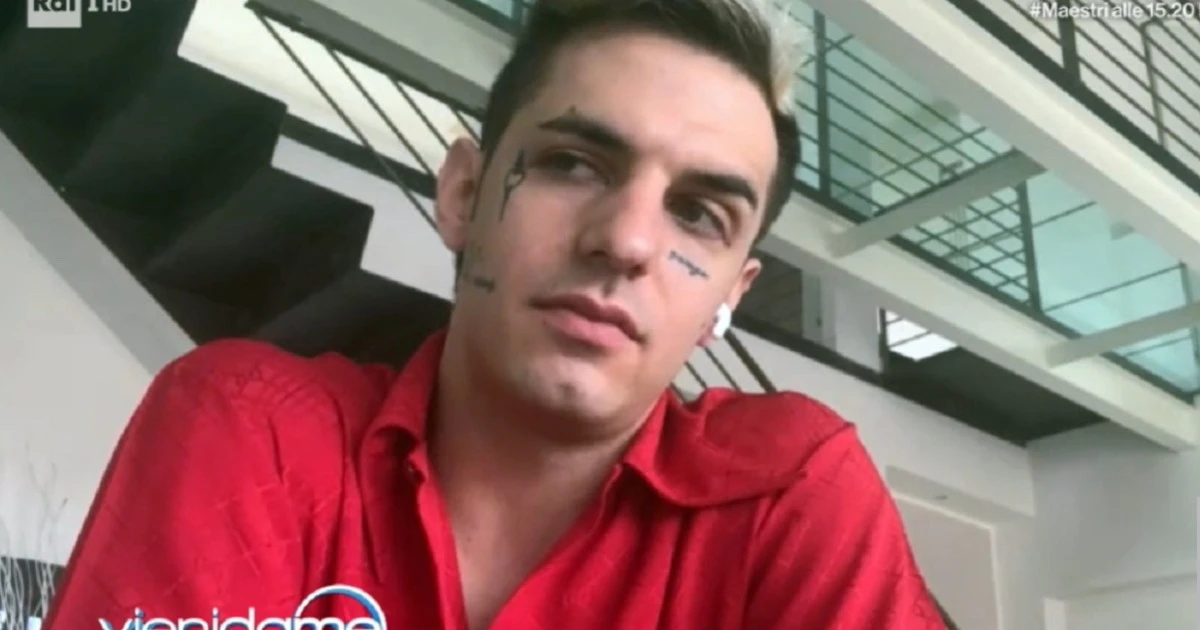 Achille Lauro, la paparazzata di Chi: beccato in intimità con una ragazza misteriosa