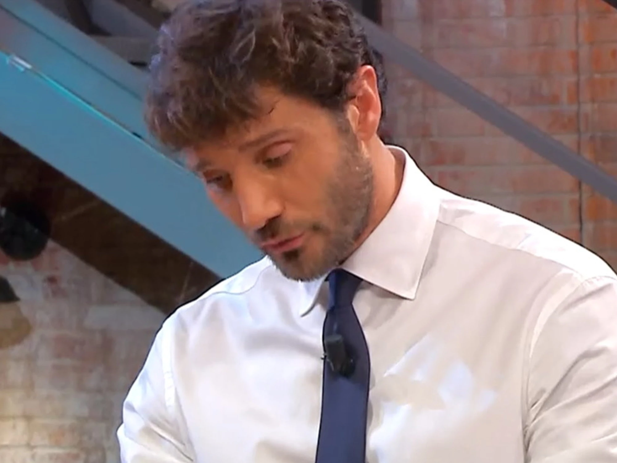 Affari Tuoi, De Martino zittisce il pacchista: "Serve il cervello!"