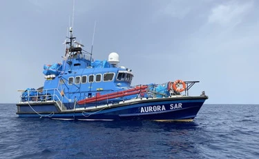 Sea Watch, scatta il provvedimento di fermo: di cosa è accusato l'equipaggio