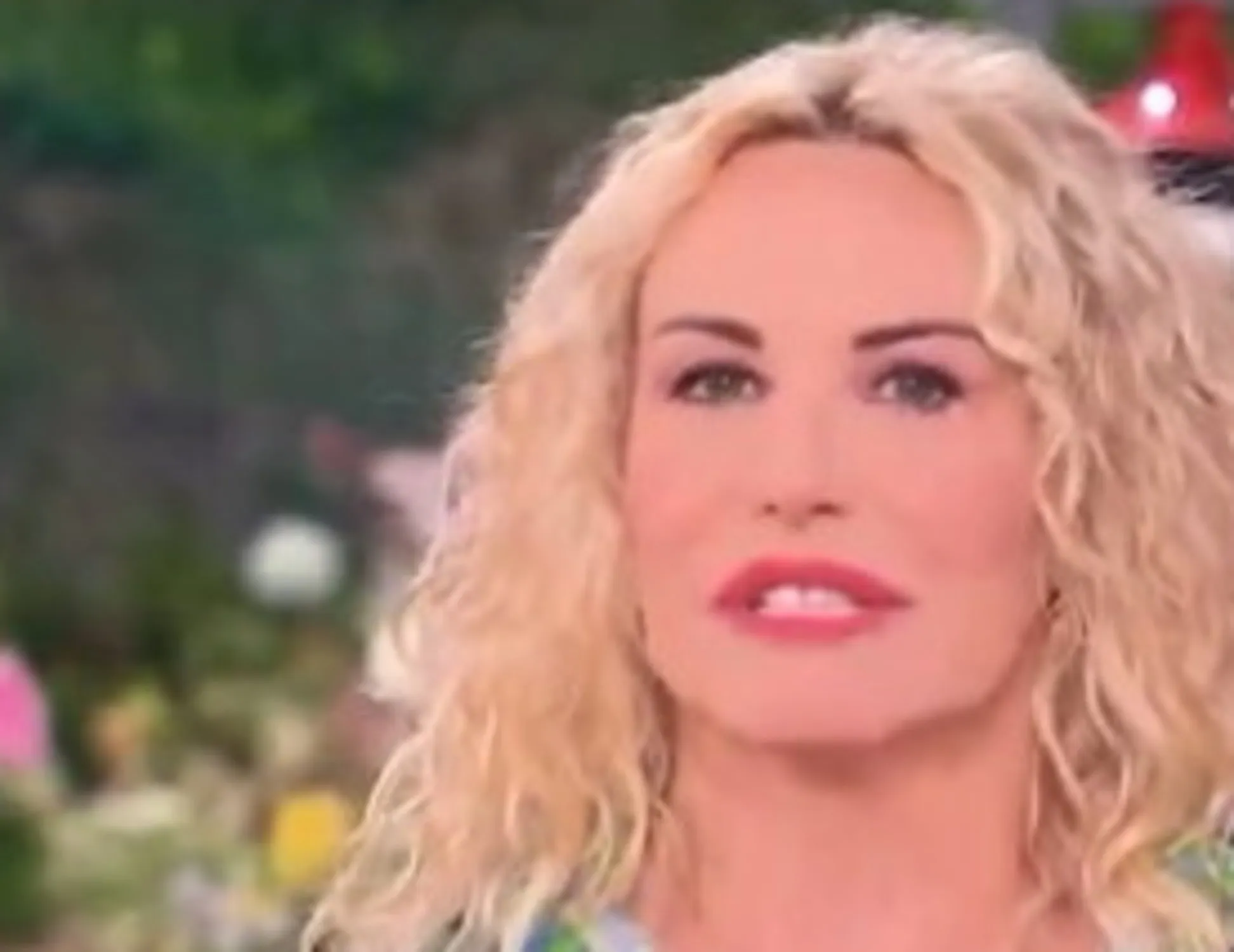 È sempre mezzogiorno, "siete impazziti?": rissa in studio dalla Clerici, finale impensabile