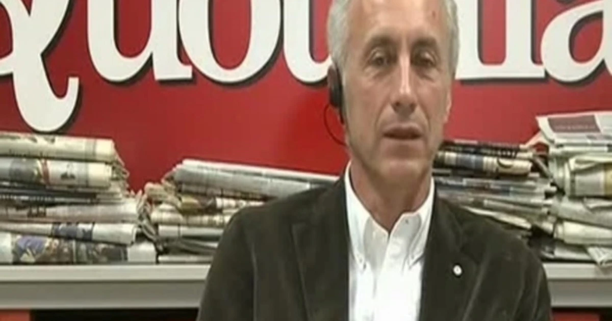 Marco Travaglio al supermercato senza mascherina né guanti: Dagospia imbarazza il direttore