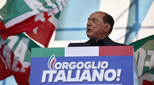 Silvio Berlusconi, "no” alla sfiducia a Roberto Gualtieri? Tutta la verità: la mossa per liberarci da Conte, come e quando