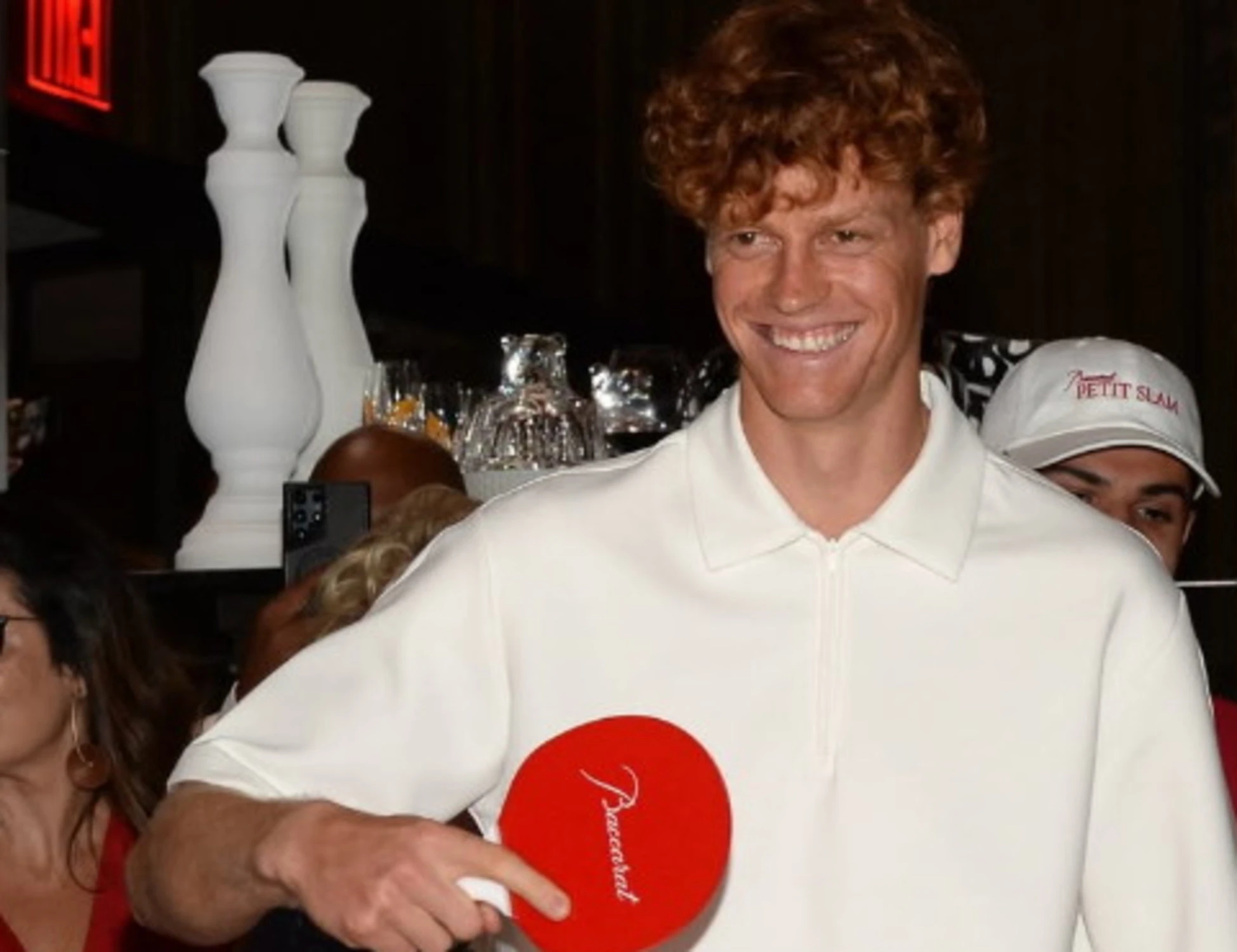 Jannik Sinner fenomenale anche a ping pong: tutti di stucco