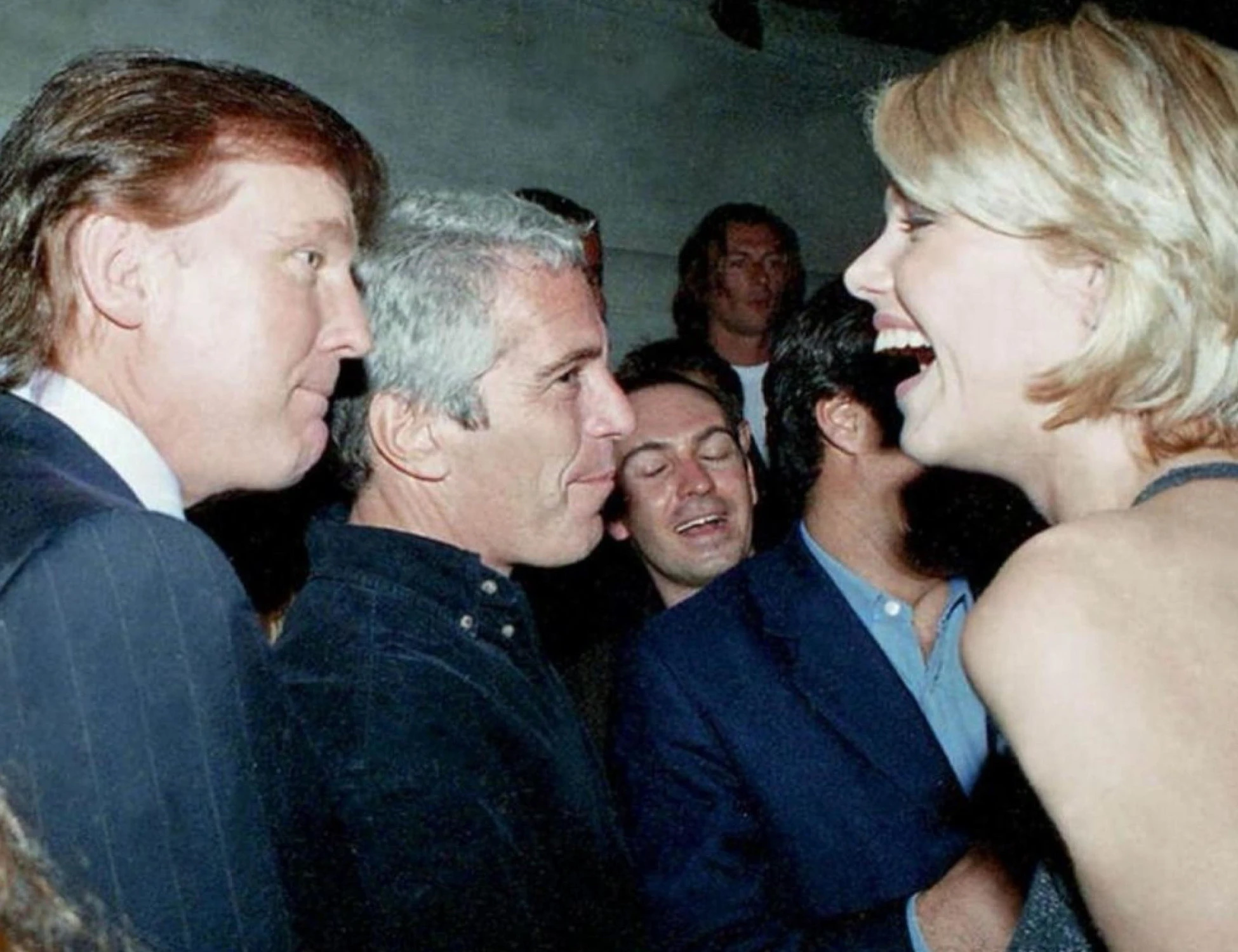 Epstein, spuntano nuove foto con Trump, Clinton e Gates