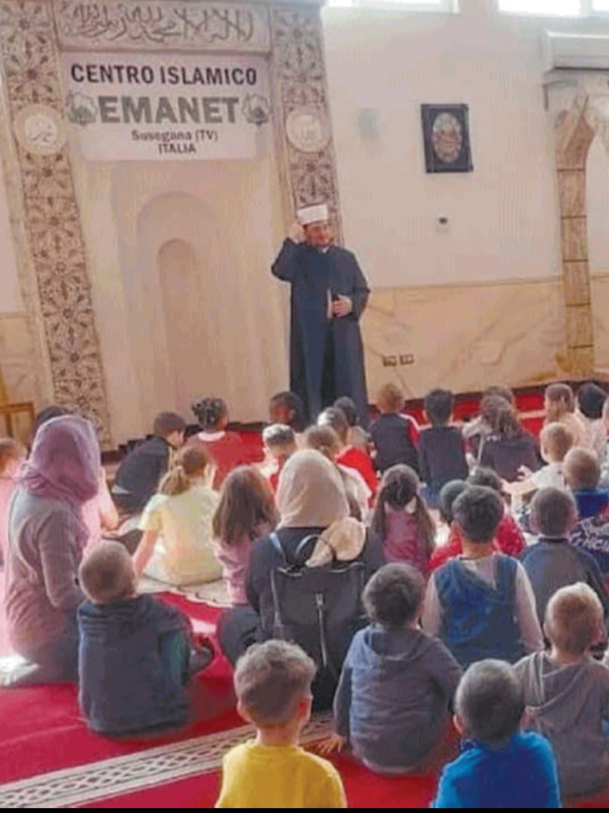 L'asilo in moschea: provano a normalizzare la sottomissione all'Islam