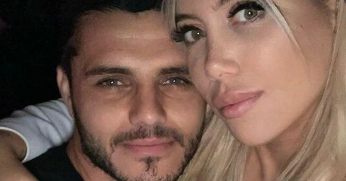 Wanda Nara, la foto in lingerie semi-trasparente sfiora la censura: "Tanta carne"