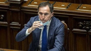 Francesco Boccia, il ministro promuove i grillini: "Mi trovo meglio con Di Maio che con Renzi"