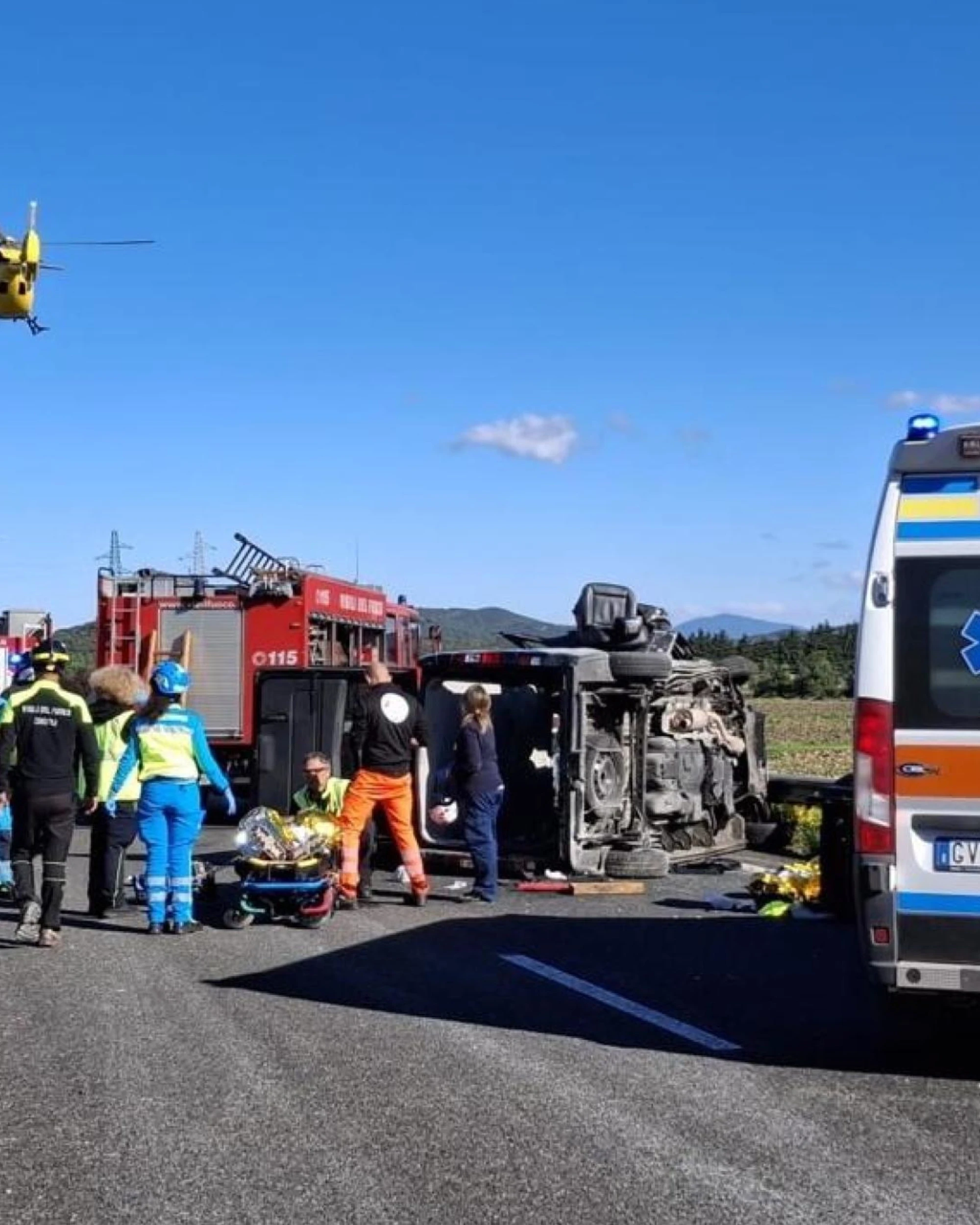 Inferno sull'Aurelia, schianto tra bus e furgone: 3 morti, 5 feriti