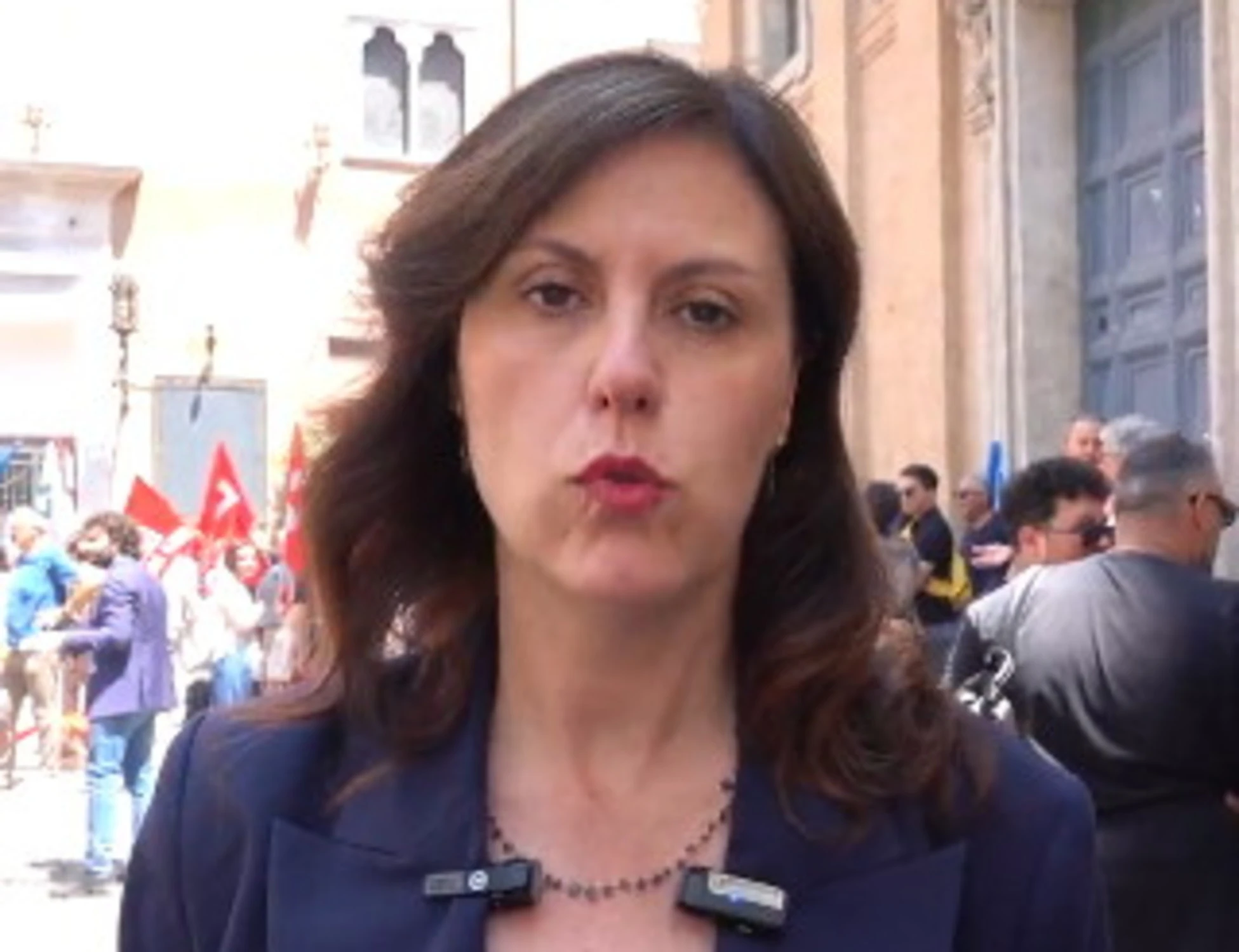 Il Pd in piazza con chi occupa le case, delirio-Braga: "Presidio essenziale"