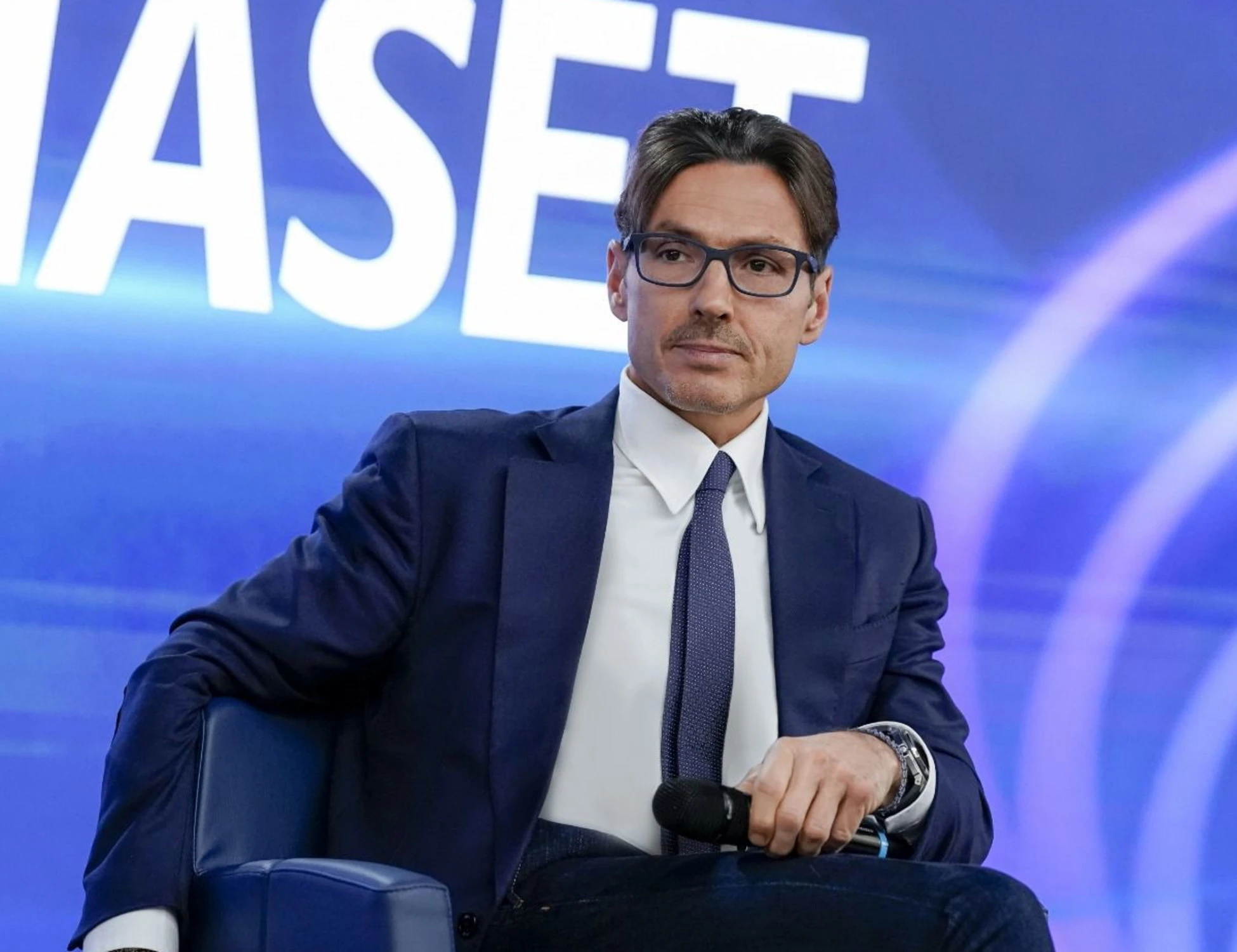 Mediaset leader degli ascolti nelle Strenne: sorpasso storico in prima serata