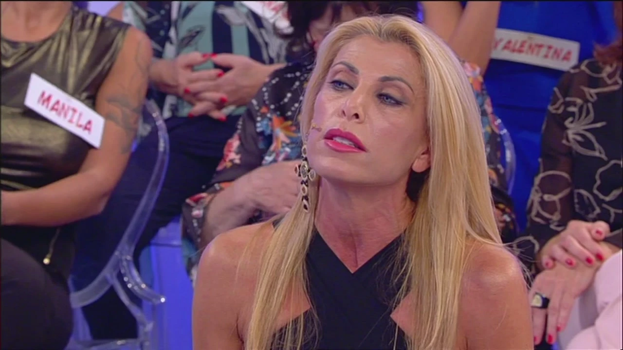 Uomini e donne, agguato ad Anna Tedesco: si trova in studio Gianni Sperti, la prende malissimo