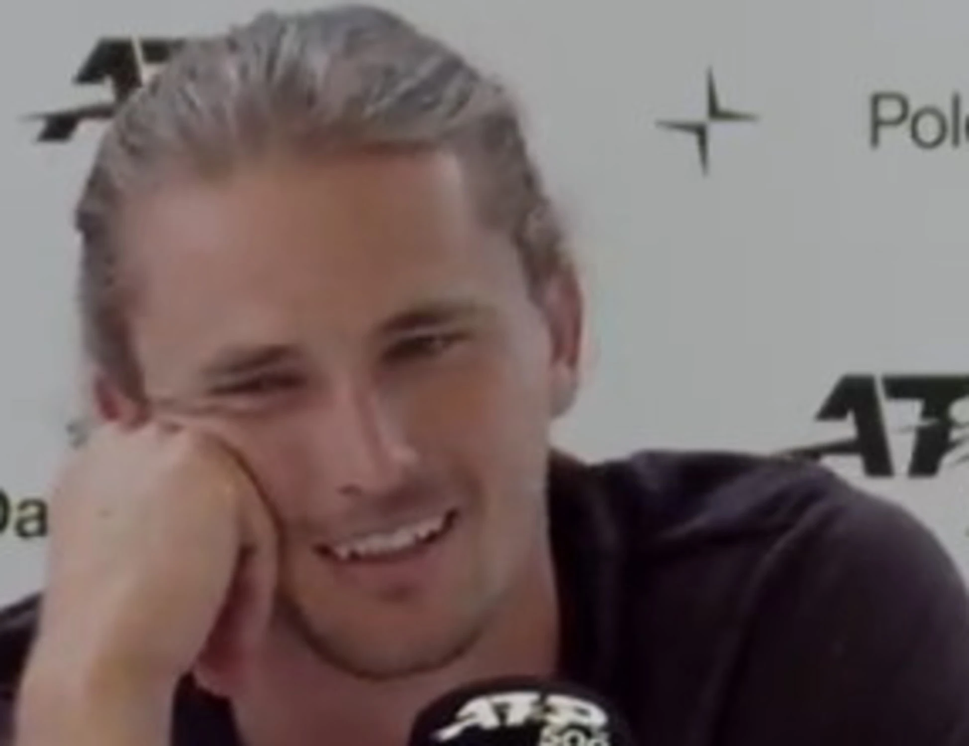 Zverev sbrocca coi giornalisti: "Vi siete scordati chi sono? Rispetto!"