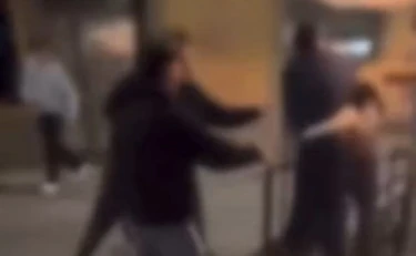 Castiglion Fiorentino, 35enne preso a calci e pugni: il video-choc