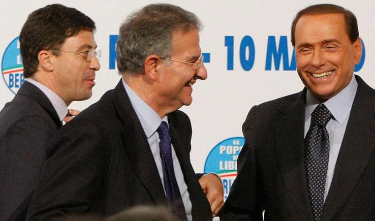 Bocchino chiama Berlusconi: "Voglio una coalizione con il Cav leader"