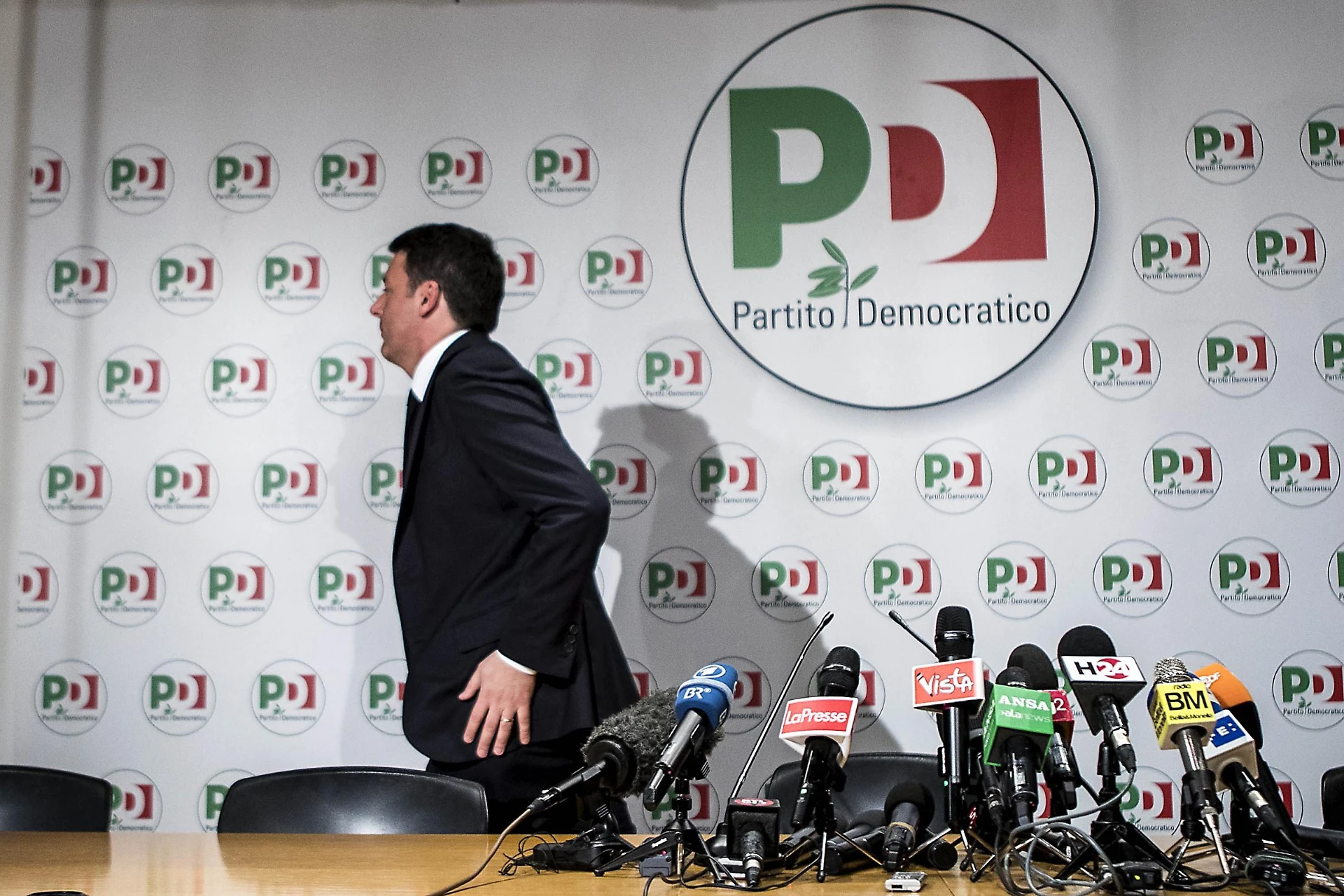 Matteo Renzi, il retroscena dietro le dimissioni falsa: un tragico crollo nervoso