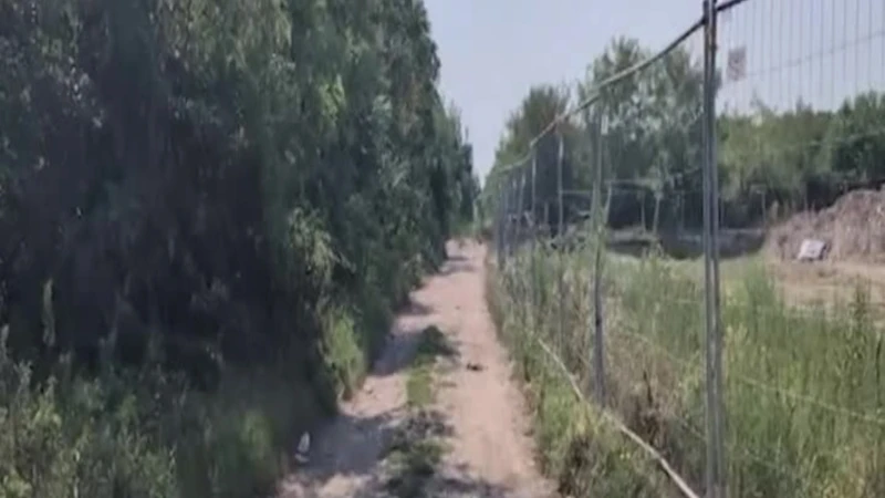 Milano, investita e uccisa da ragazzini: dentro il campo rom di via Selvanesco